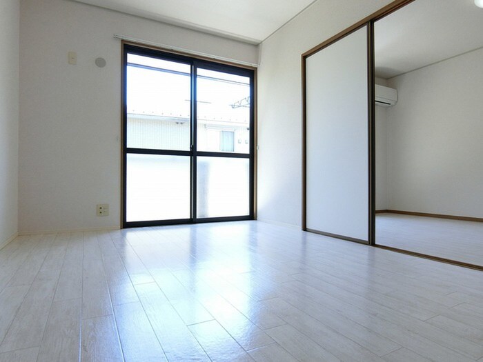 物件内観写真4　(居室)