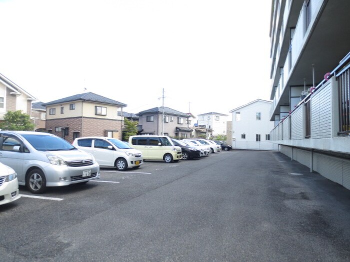 物件外観写真3　(駐車場)