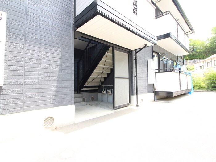 物件外観写真5　(エントランス部分)