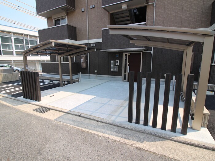 物件外観写真3　(駐輪場)