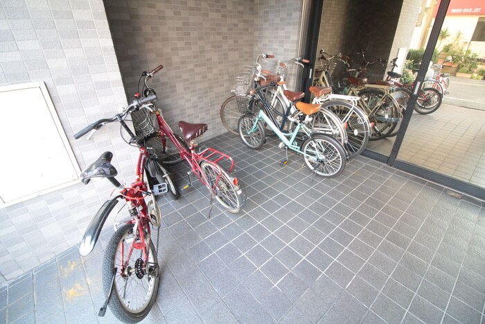 物件外観写真4　(駐輪場)