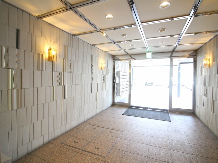 物件外観写真2　(エントランス部分)