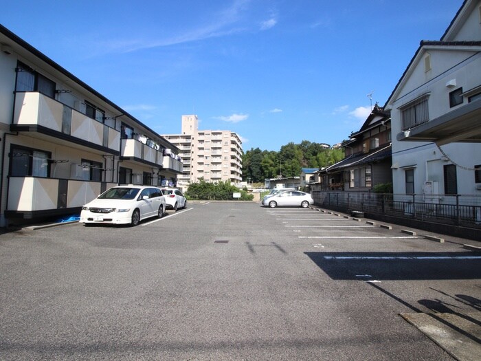 物件外観写真2　(駐車場)