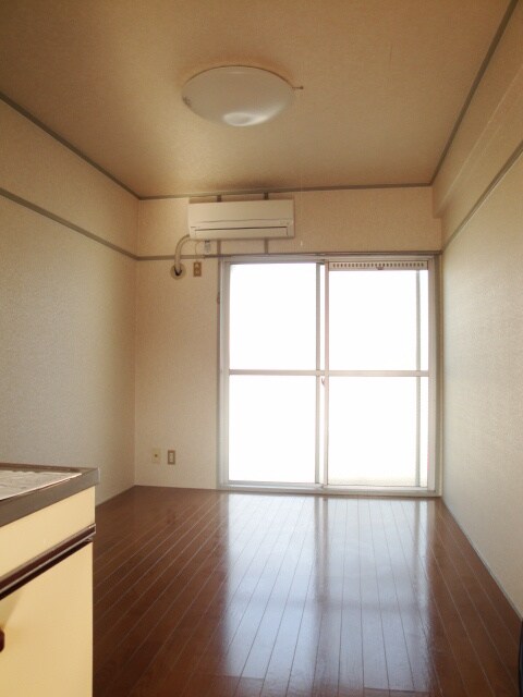 物件内観写真3　(居室)