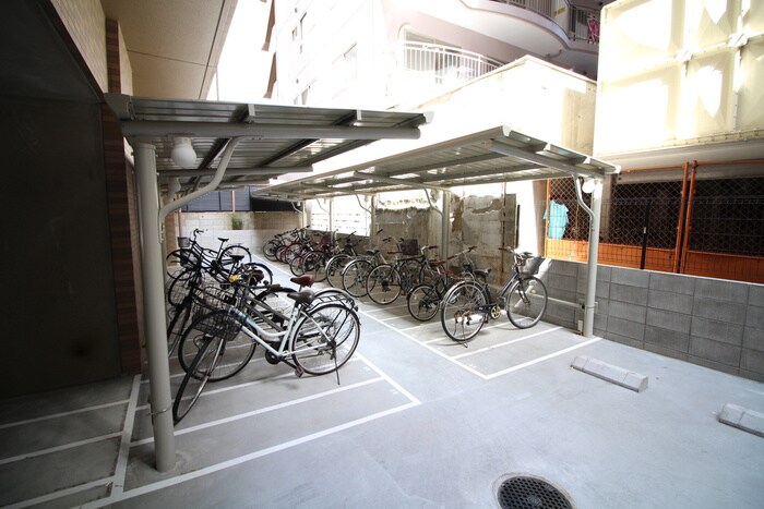 物件外観写真4　(駐輪場)