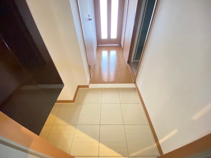 物件内観写真12　(玄関)