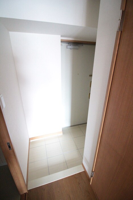 物件内観写真14　(玄関)