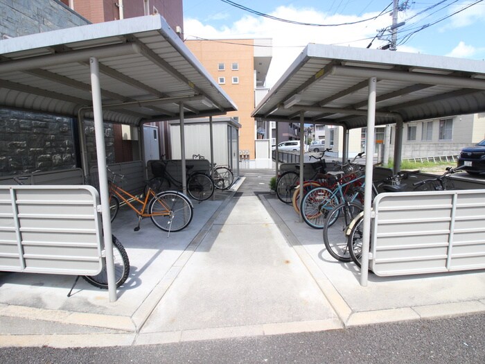 物件外観写真3　(駐輪場)
