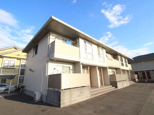 サ－プラス外観写真