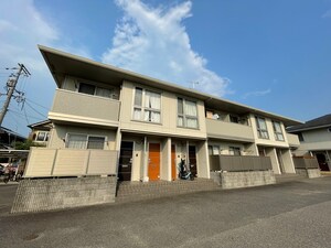 サ－プラス外観写真