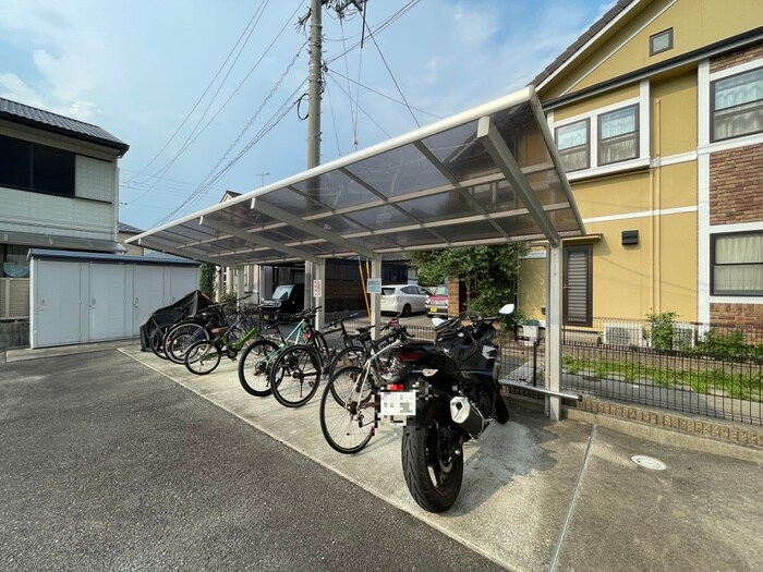 物件外観写真6　(駐輪場)