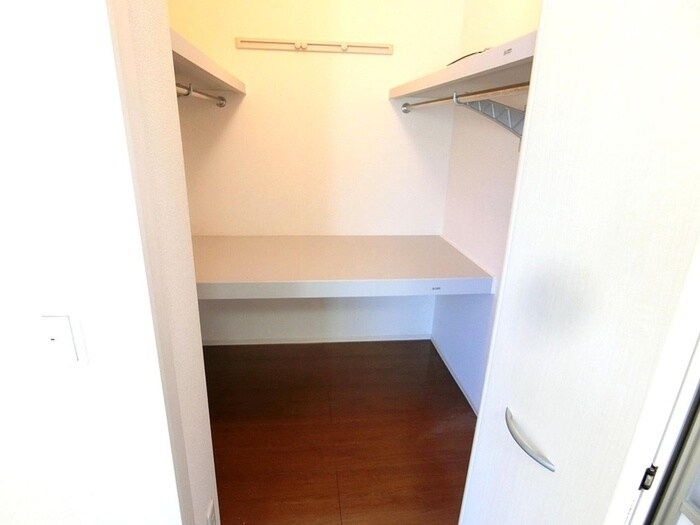 物件内観写真15　(収納)