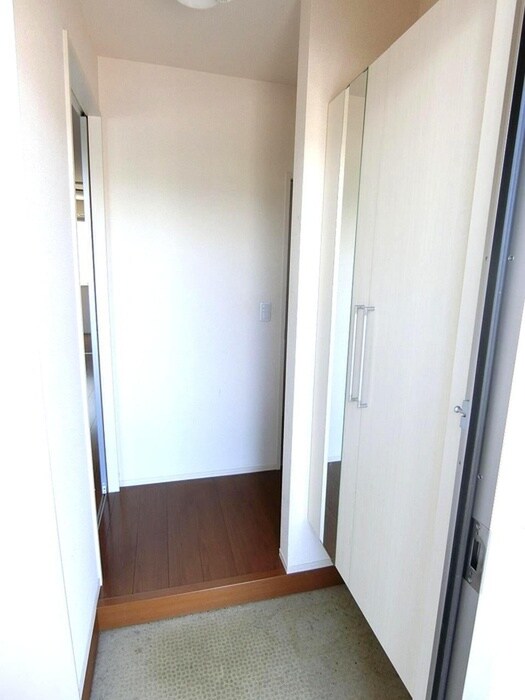物件内観写真17　(玄関)