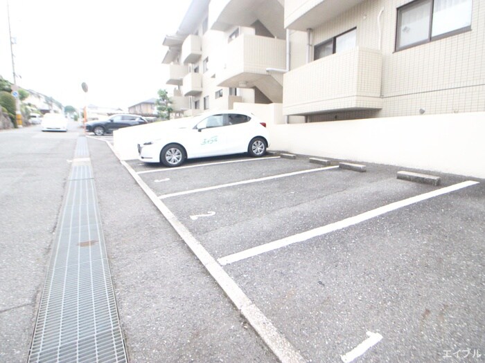 物件外観写真3　(駐車場)