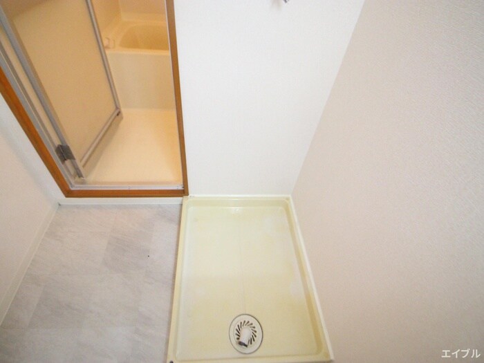 物件内観写真15　(洗濯機置場)