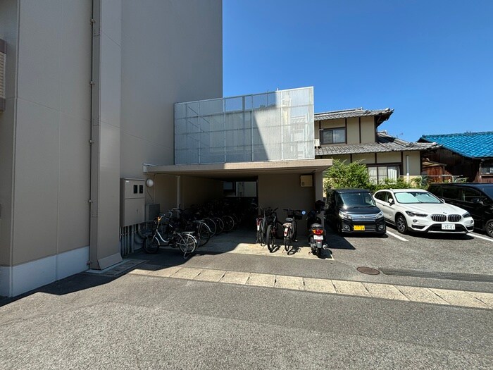 物件外観写真3　(駐輪場)