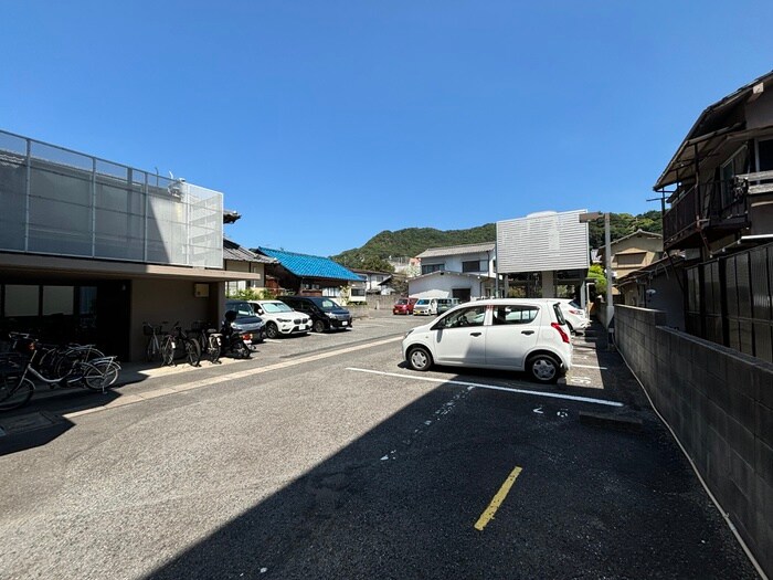 物件外観写真4　(駐車場)