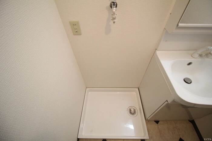 物件内観写真16　(洗濯機置場)