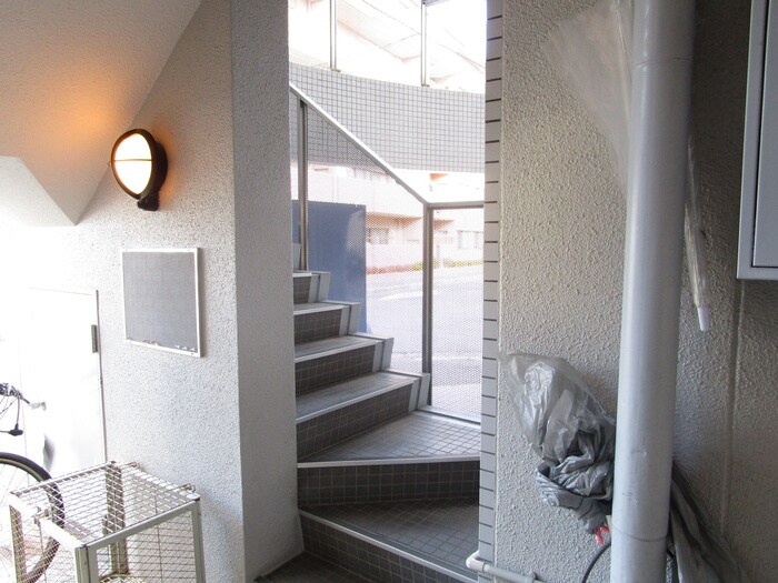 物件外観写真2　(エントランス部分)