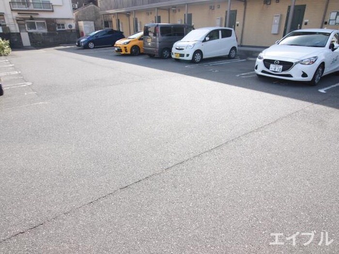 物件外観写真2　(駐車場)