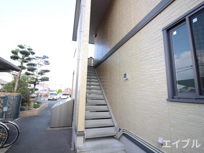 物件外観写真5　(エントランス部分)