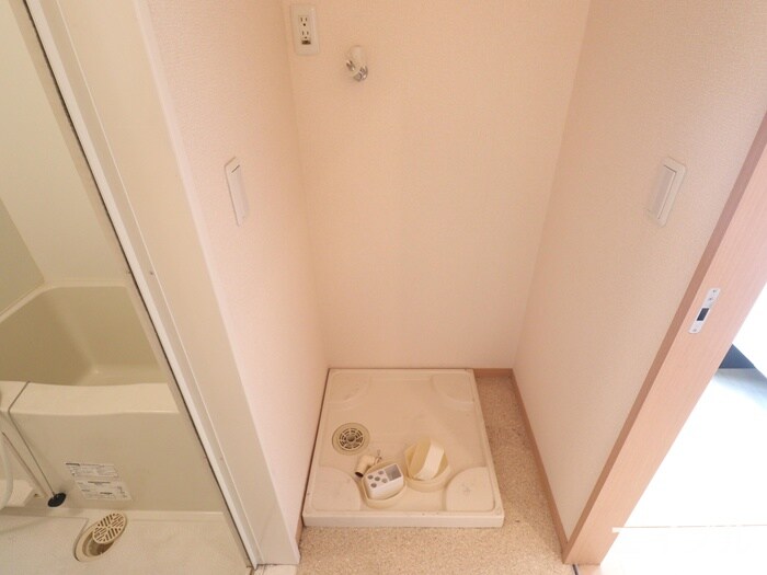 物件内観写真12　(洗濯機置場)