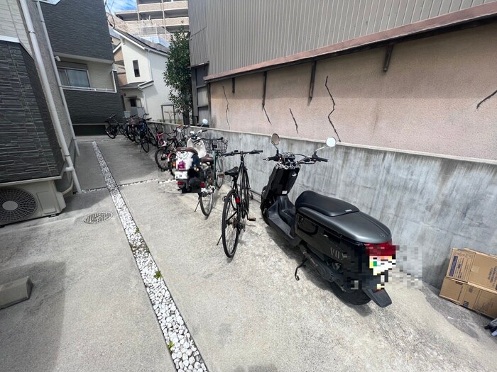 物件外観写真3　(駐輪場)