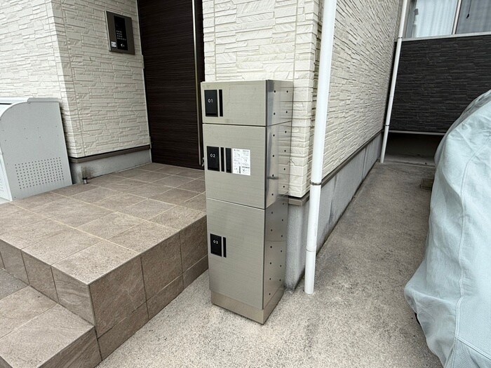 物件外観写真2　(エントランス部分)