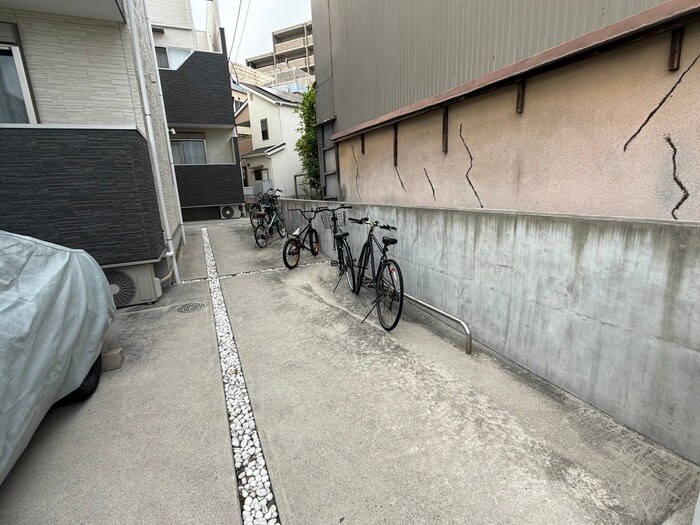 物件外観写真3　(駐輪場)