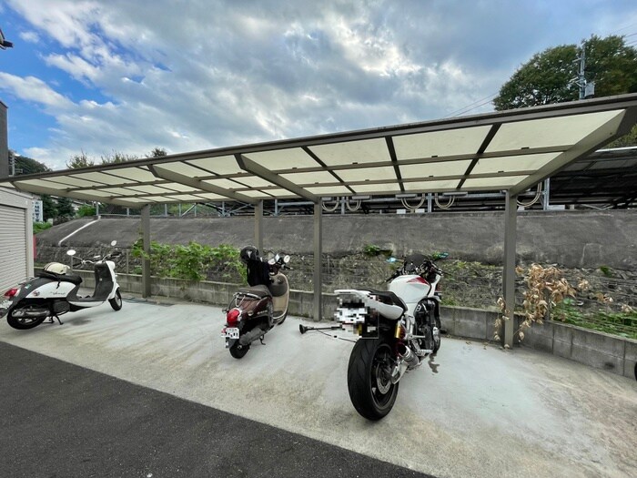 物件外観写真2　(駐輪場)