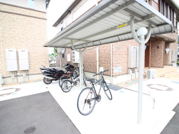 物件外観写真3　(駐輪場)