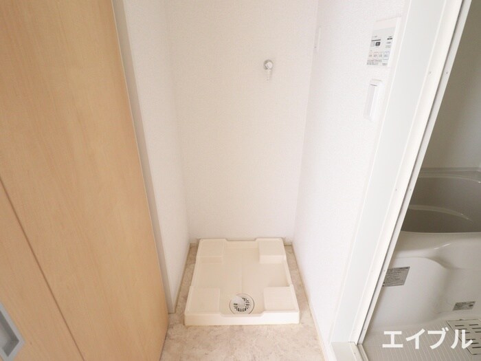 物件内観写真12　(洗濯機置場)