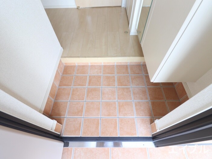 物件内観写真15　(玄関)