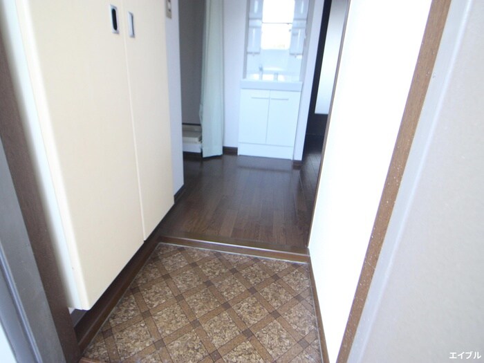 物件内観写真12　(玄関)