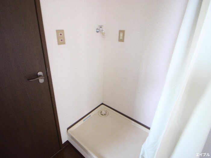 物件内観写真13　(洗濯機置場)