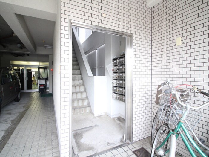 物件外観写真5　(エントランス部分)