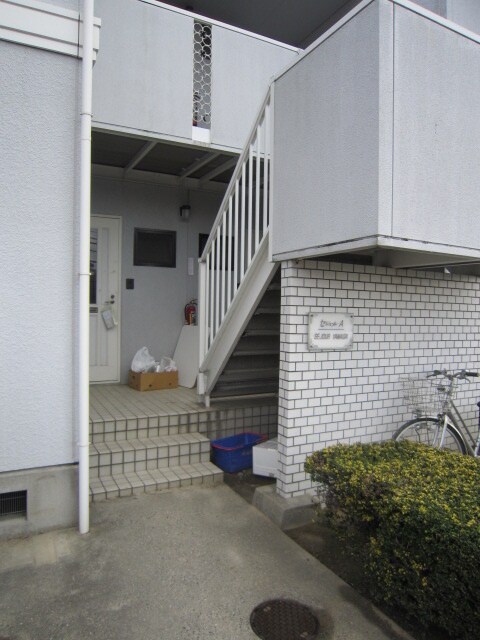 物件外観写真3　(エントランス部分)