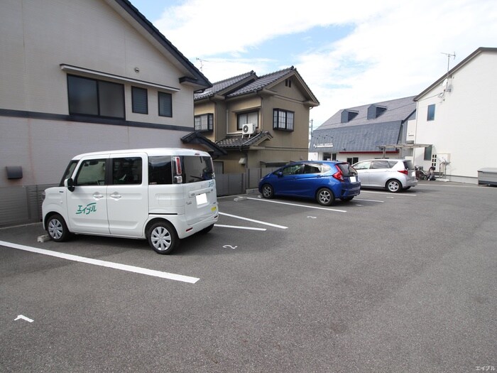 物件外観写真2　(駐車場)