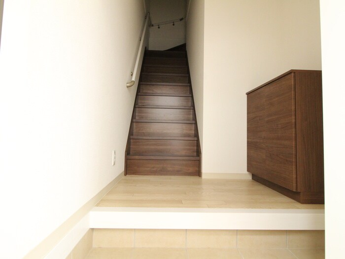 物件内観写真12　(玄関)