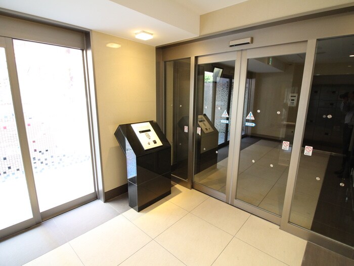 物件外観写真2　(エントランス部分)