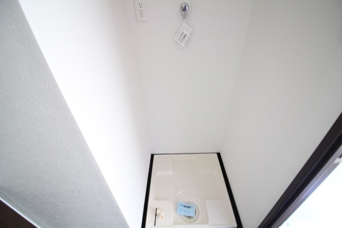 物件内観写真16　(洗濯機置場)