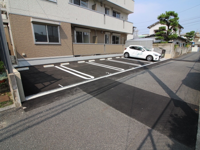 物件外観写真4　(駐車場)