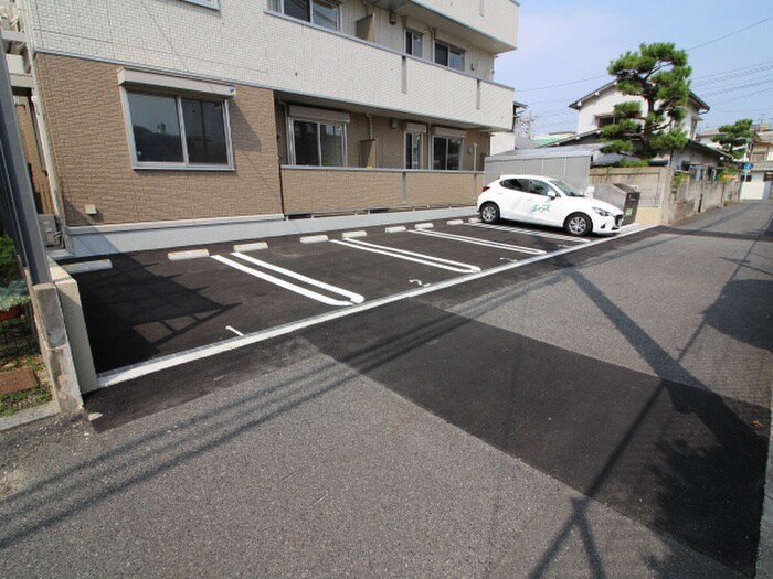 物件外観写真4　(駐車場)