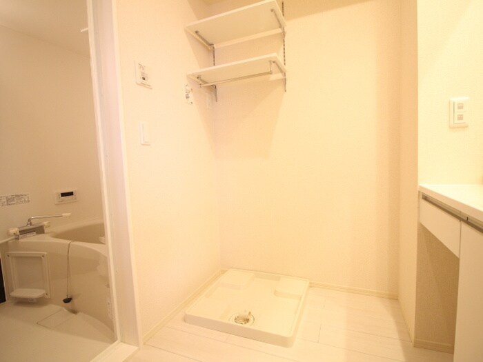 物件内観写真18　(洗濯機置場)