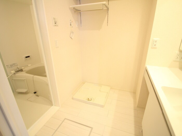 物件内観写真18　(洗濯機置場)