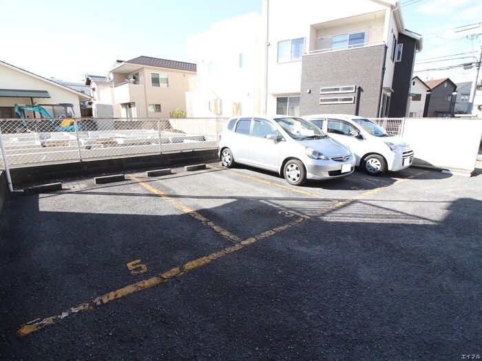物件外観写真2　(駐車場)