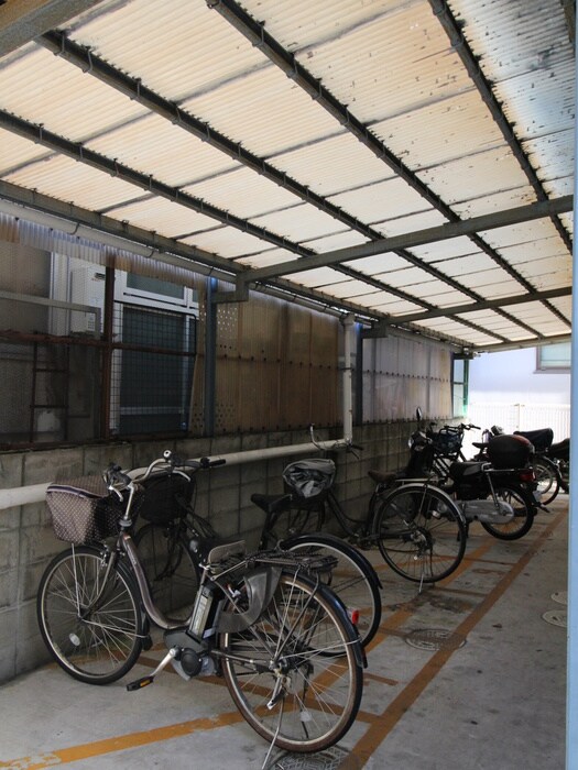 物件外観写真3　(駐輪場)