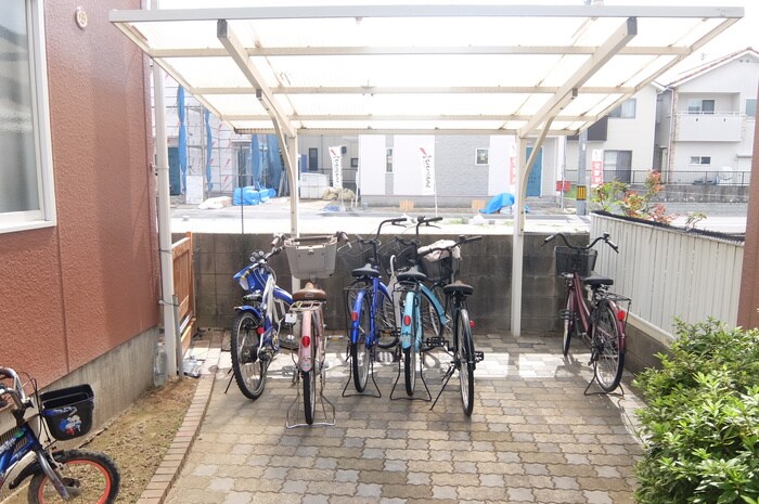 物件外観写真4　(駐輪場)