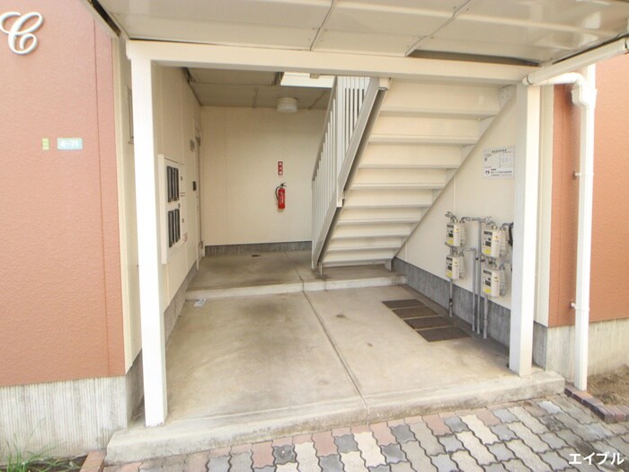 物件外観写真5　(エントランス部分)