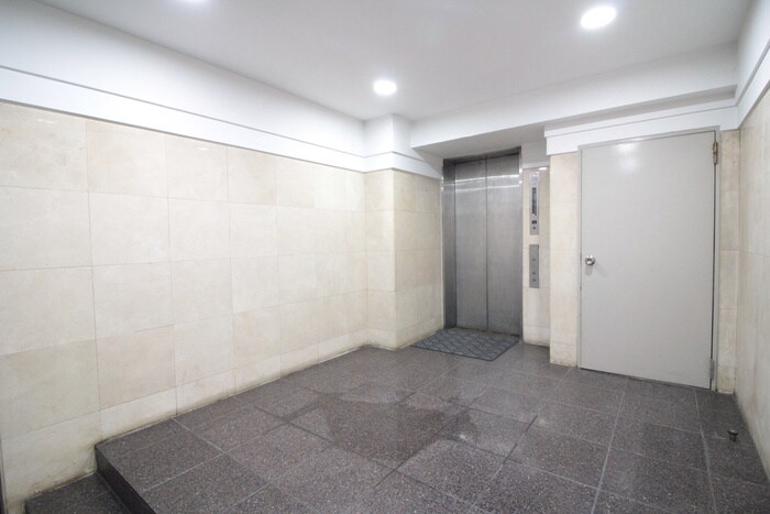 物件外観写真4　(エントランス部分)